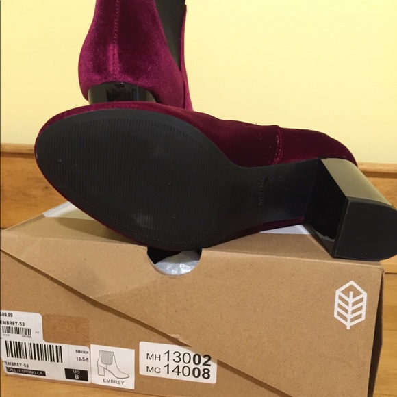 Call It Spring ankle boots. Size 8 Burgundy - Picture 4 of 7